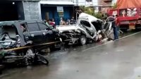 Truk Seruduk Sejumlah Kendaraan Berhenti di ‘Lampu Merah’, 6 Orang Luka