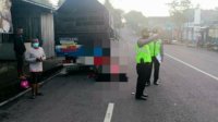 Tabrak Truk yang Parkir di Bahu Jalan, Pengendara Motor Meninggal