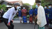 Gowes Sambil Menanti Buka Puasa, Begini Guyonan Ganjar dengan Mbah Soyo