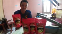 Warga Temanggung Ini Olah Daun Kopi Jadi Makanan Ringan yang Lezat