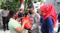 Peduli Berbagi Untuk Negeri, Alumni Akpol 92 Salurkan Bantuan Sembako ke Warga