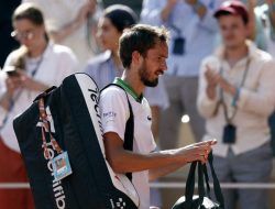 Medvedev mengaku senang meski harus pulang lebih awal di French Open