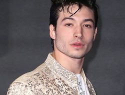 Sutradara film “The Flash” masih inginkan Ezra Miller tampil