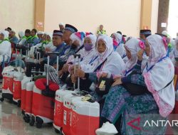 Kakanwil Kemenag Sumut lepas keberangkatan kloter 10 ke Madinah