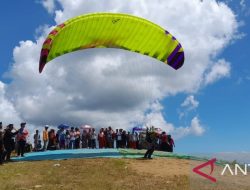 Sumenep gaet wisatawan dengan festival paralayang