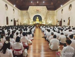 Ribuan umat Buddha di Denpasar ikuti puja bakti Trisuci Waisak 2567 BE