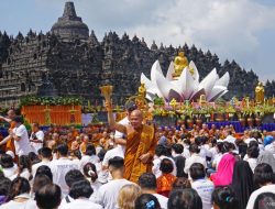 Humaniora kemarin, peringatan Waisak hingga evakuasi calon haji sakit