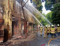 Kebakaran landa warkop mi ayam di Kramat Senen akibat selang kompor